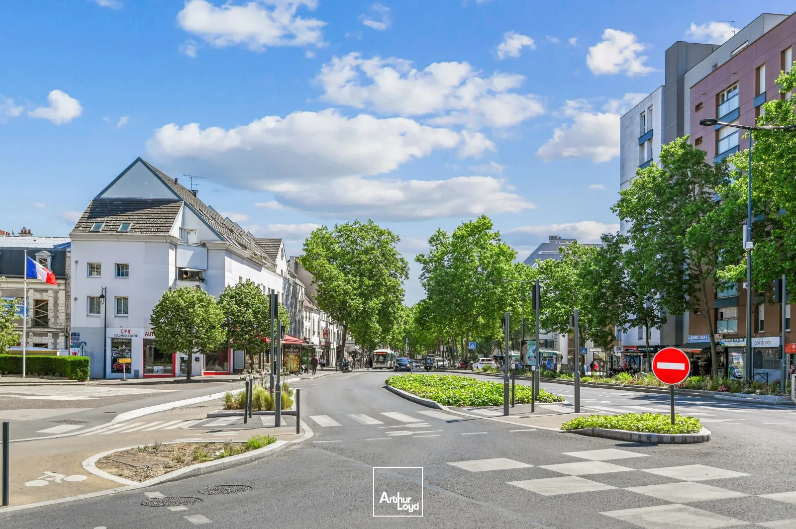 Bureaux avec vue dégagée au coeur de Colombes - Double entrée et parking - Belle opportunité