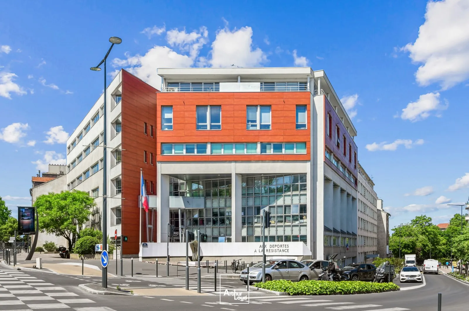 Bureaux avec vue dégagée au coeur de Colombes - Double entrée et parking - Belle opportunité