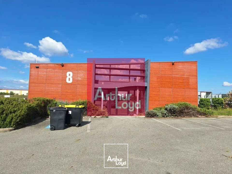 GERZAT PARC LOGISTIQUE A LOUER BUREAUX 348 M² - BATIMENT INDÉPENDANT - 10 PLACES DE PARKING
