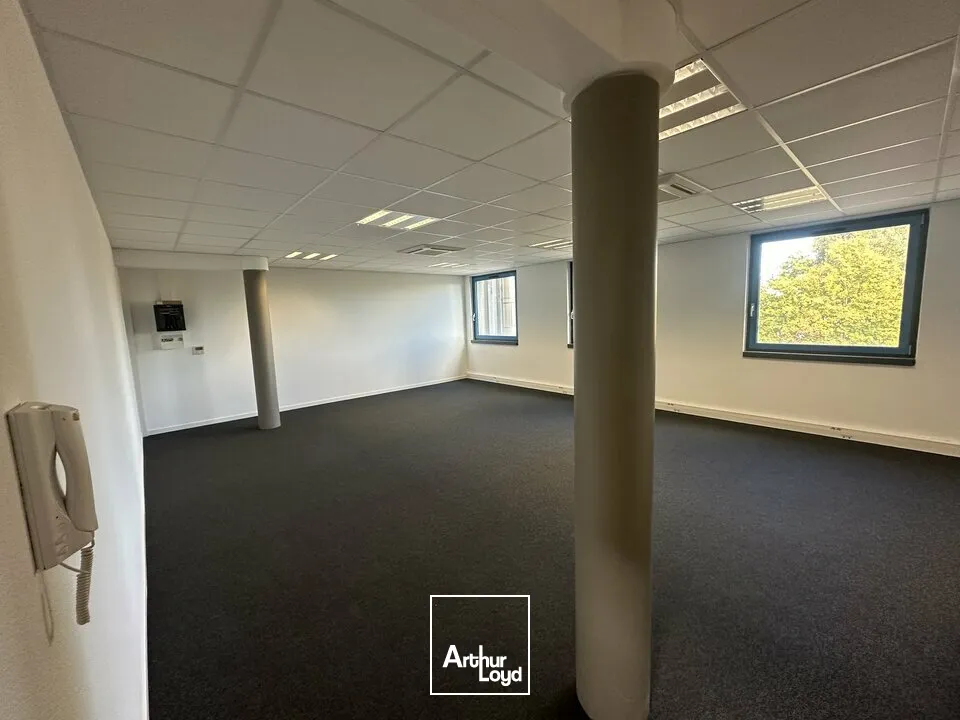 BUREAUX à LOUER de 663 m²