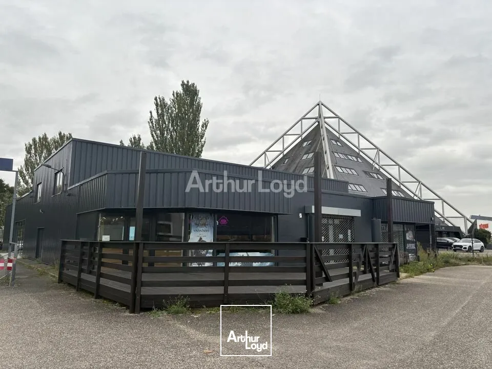 LOCAL COMMERCIAL à LOUER de 590 m²