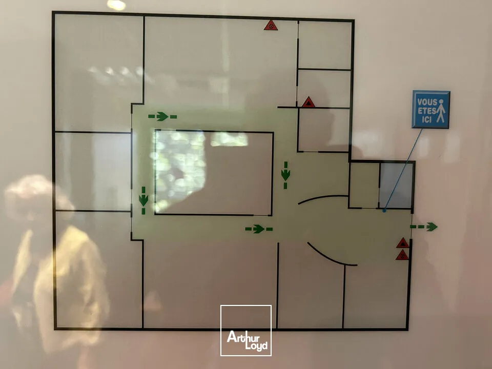 BUREAUX à VENDRE de 196 m²