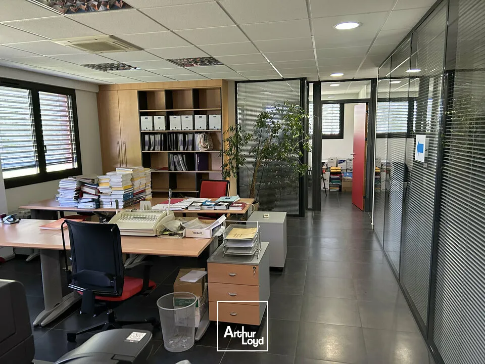 BUREAUX à VENDRE de 196 m²