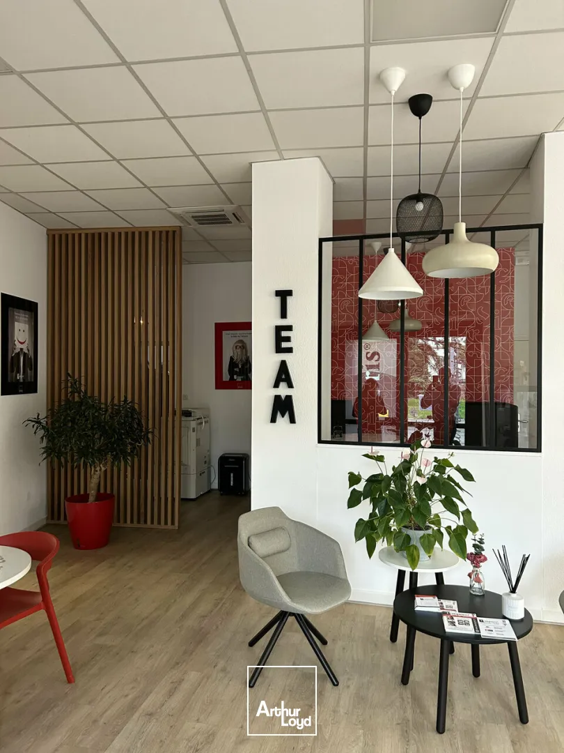 LOCAL COMMERCIAL à VENDRE de 160 m²