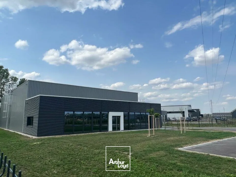 BATIMENT D'ACTIVITE INDENDANT SUR GRAND TERRAIN 