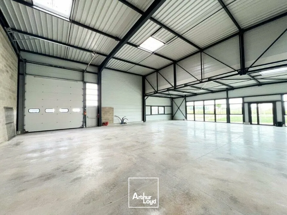 BATIMENT D'ACTIVITE INDENDANT SUR GRAND TERRAIN 