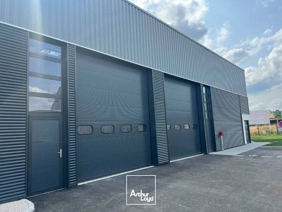 BATIMENT D'ACTIVITE INDENDANT SUR GRAND TERRAIN 