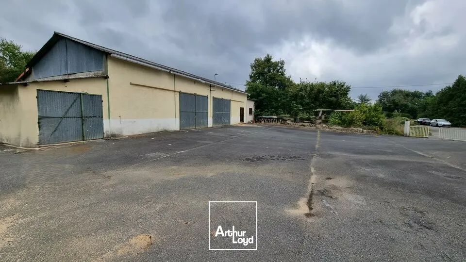 A VENDRE SECTEUR POITIERS-SUD LOCAL D'ACTIVITE DE 250M² SUR TERRAIN CONSTRUCTIBLE DE 8500M² 