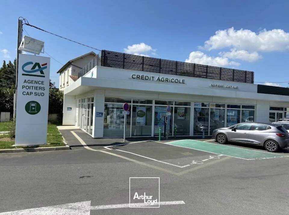 LOCAL COMMERCIAL A LOUER DE 140m² - POITIERS SUD  VISIBILITÉ MAXIMALE ZONE COMMERCIALE
