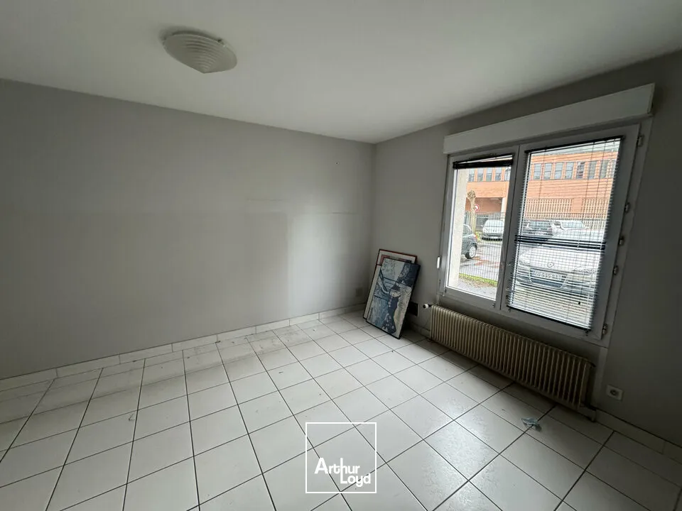 SAINT PIERRE DES CORPS BUREAUX A VENDRE 280 M² ERP PARKINGS