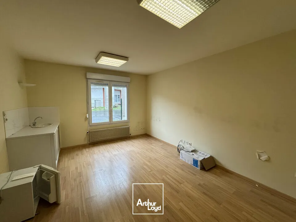 SAINT PIERRE DES CORPS BUREAUX A VENDRE 280 M² ERP PARKINGS