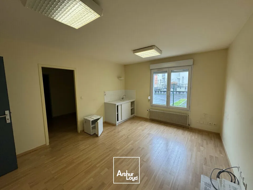 SAINT PIERRE DES CORPS BUREAUX A VENDRE 280 M² ERP PARKINGS