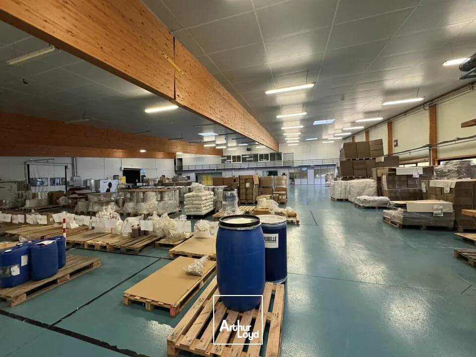 TOURS SUD EST TAUXIGNY - A VENDRE BÂTIMENT D'ACTIVITES 3 428 M² - TERRAIN 12 000 M²