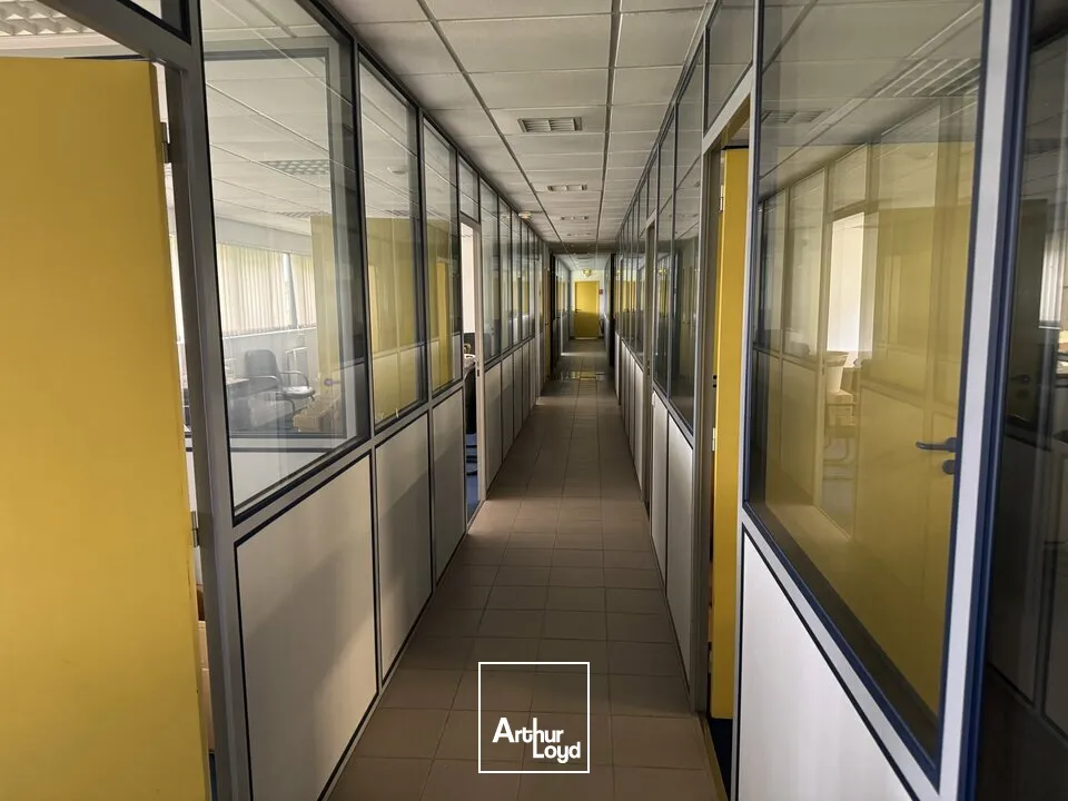 TOURS SUD EST TAUXIGNY - A VENDRE BÂTIMENT D'ACTIVITES 3 428 M² - TERRAIN 12 000 M²