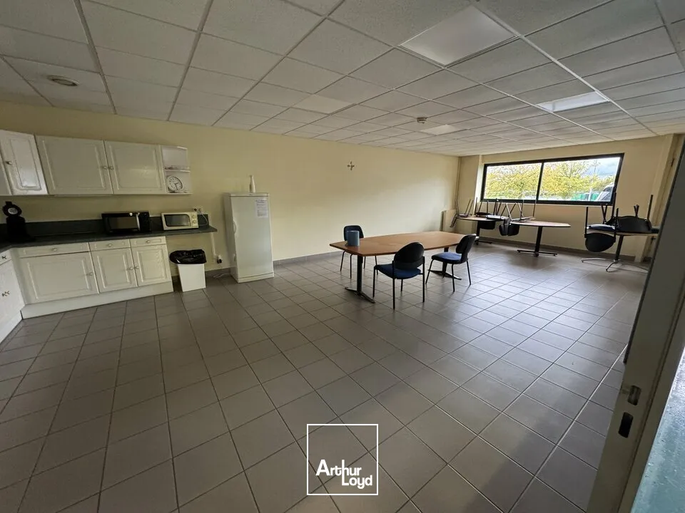TOURS SUD EST TAUXIGNY - A VENDRE BÂTIMENT D'ACTIVITES 3 428 M² - TERRAIN 12 000 M²
