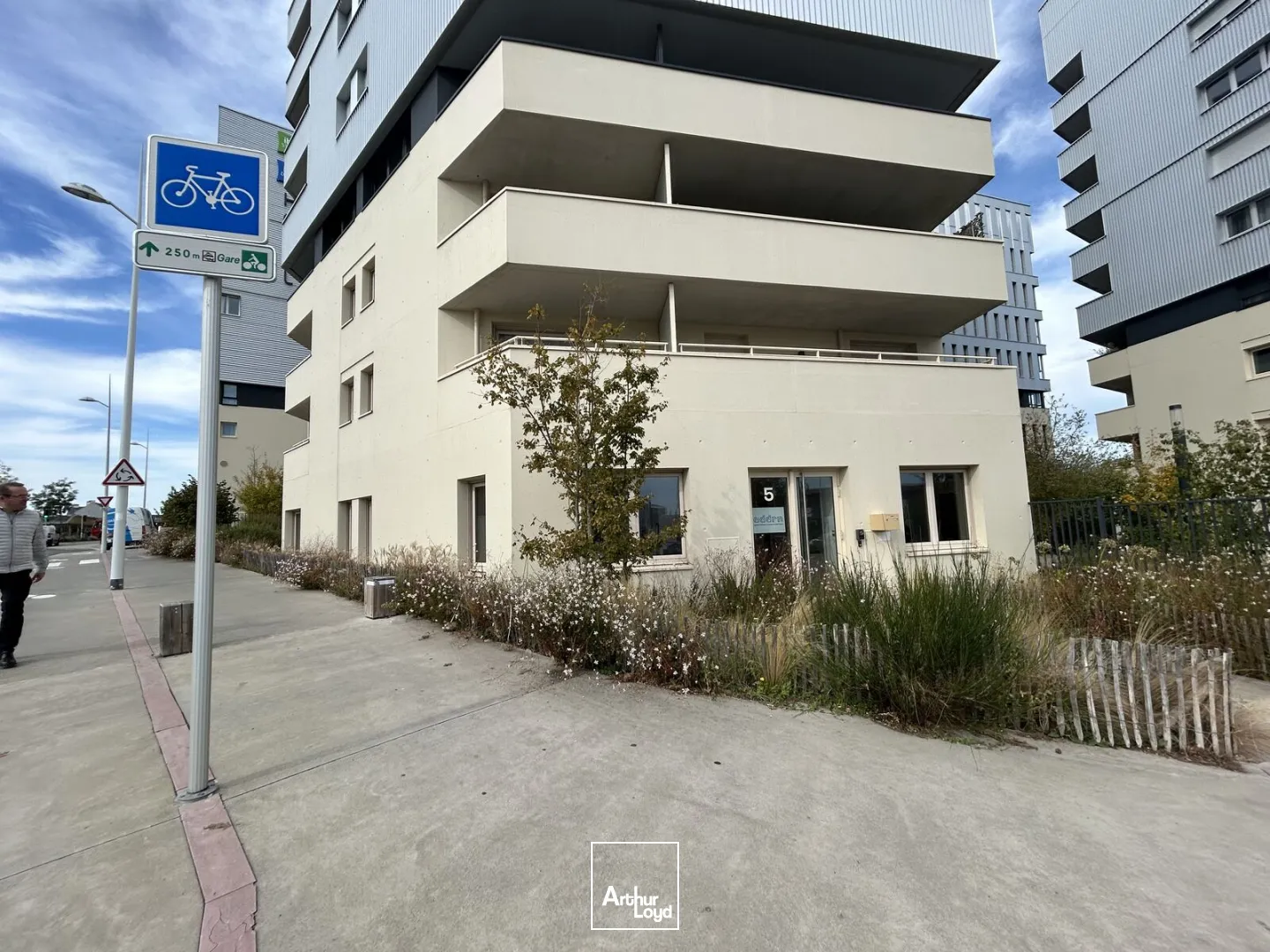 BUREAUX- A LOUER - ST NAZAIRE - GARE - 325 M2 - TERTIAIRE 