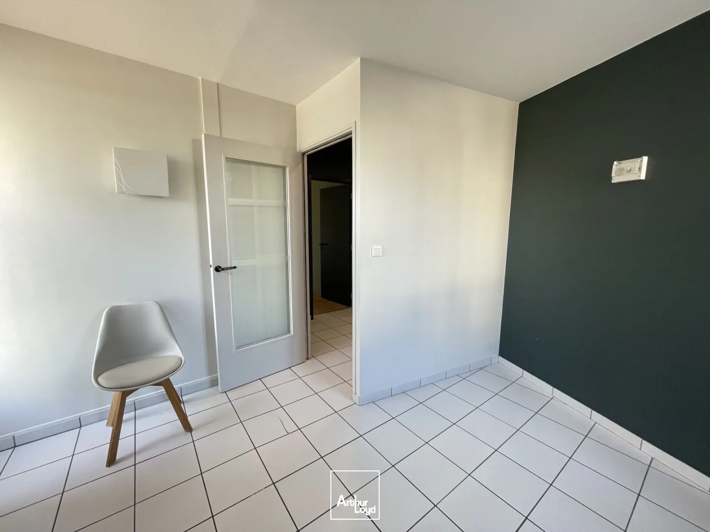 PETIT IMMEUBLE INDÉPENDANT-143 M²-CENTRE VILLE DE BASSE GOULAINE