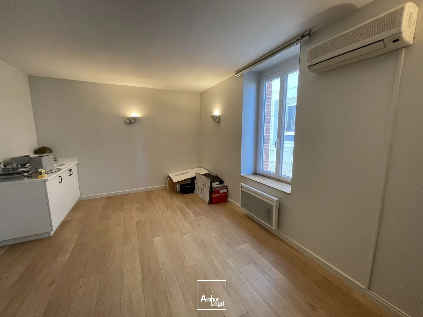 PETIT IMMEUBLE INDÉPENDANT-143 M²-CENTRE VILLE DE BASSE GOULAINE