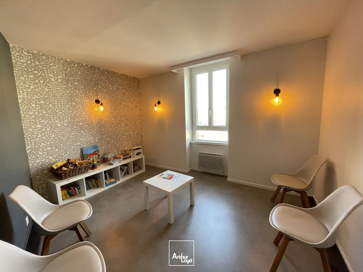 PETIT IMMEUBLE INDÉPENDANT-143 M²-CENTRE VILLE DE BASSE GOULAINE