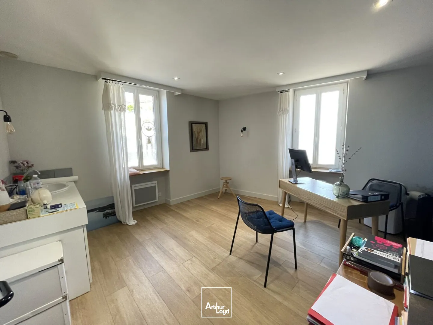 PETIT IMMEUBLE INDÉPENDANT-143 M²-CENTRE VILLE DE BASSE GOULAINE