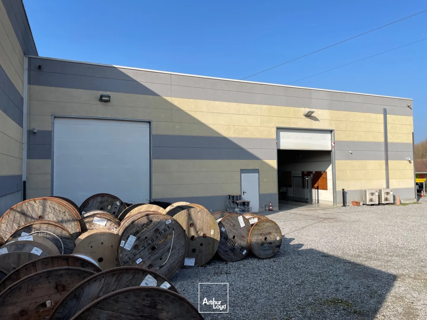 A Louer A vendre Entrepôt Bureaux situés à Cambrai
