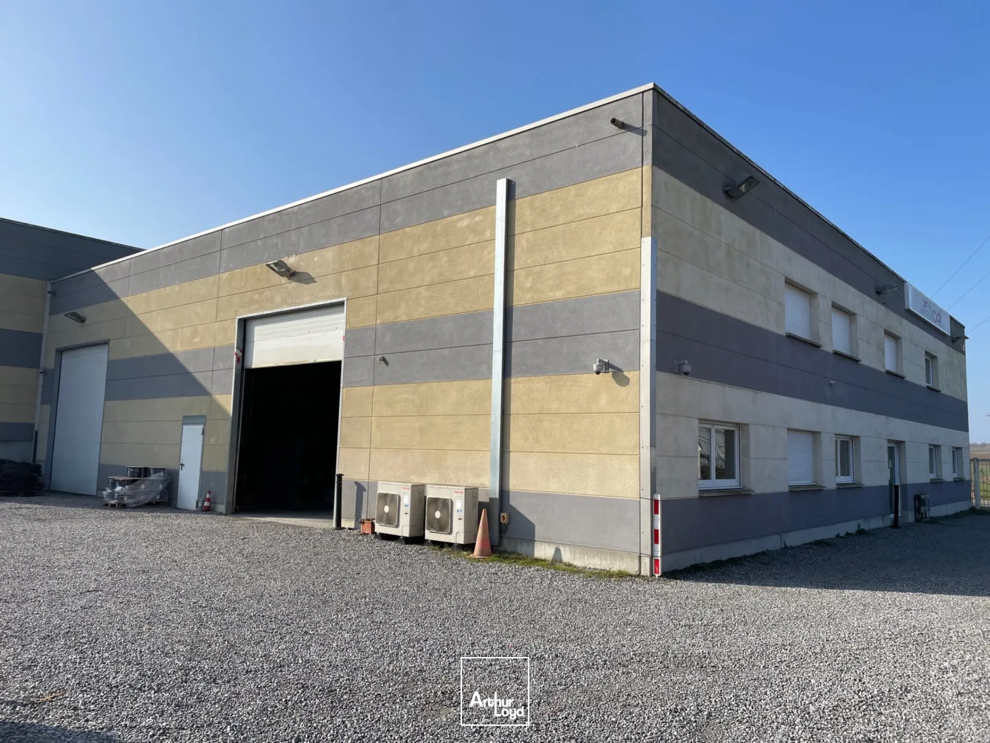 A Louer A vendre Entrepôt Bureaux situés à Cambrai