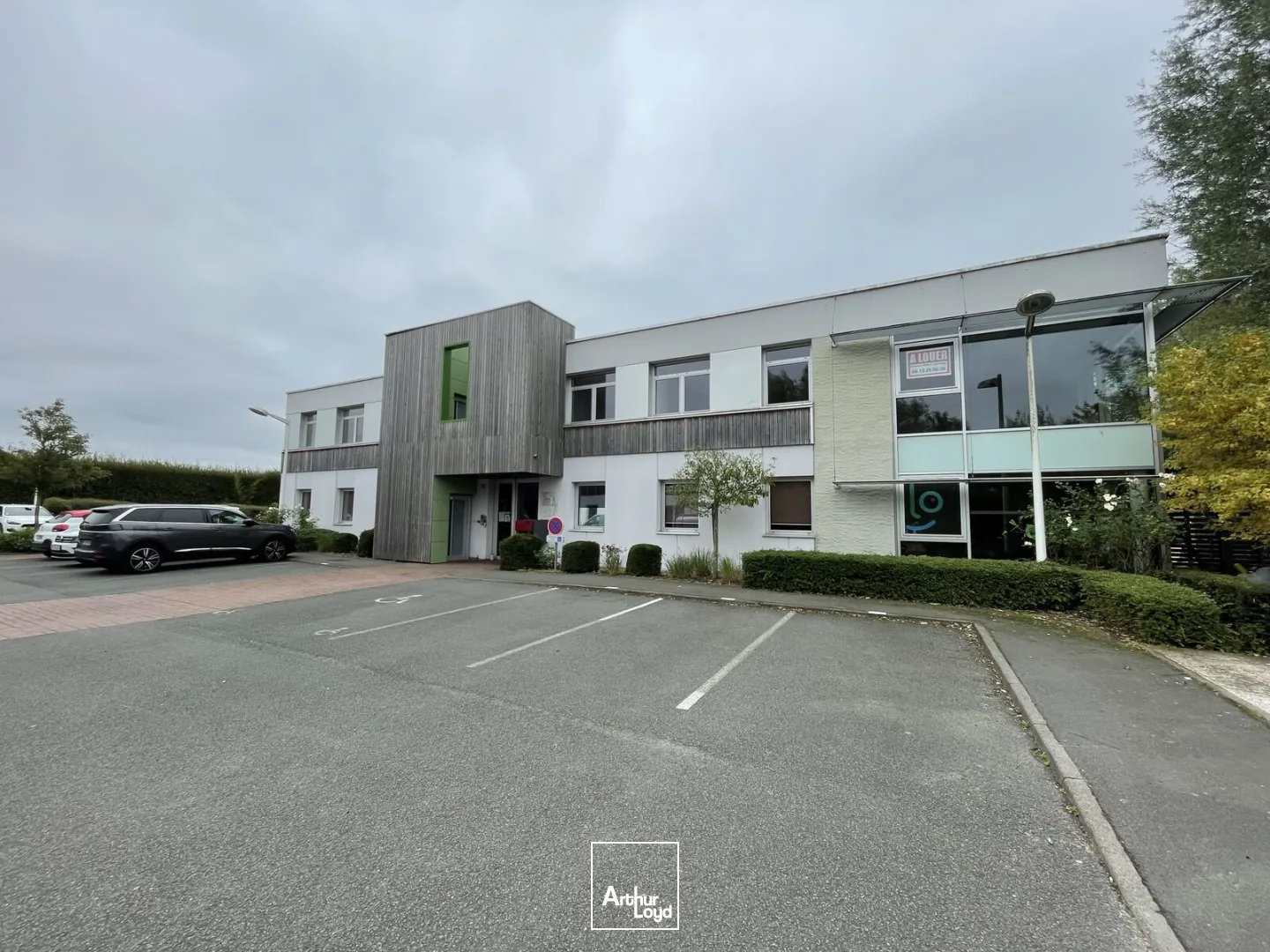 Bureaux lumineux et accessibles avec parkings à Marquette-lez-Lille - Parc du Haut-Touquet - Open space et espaces cloisonnés