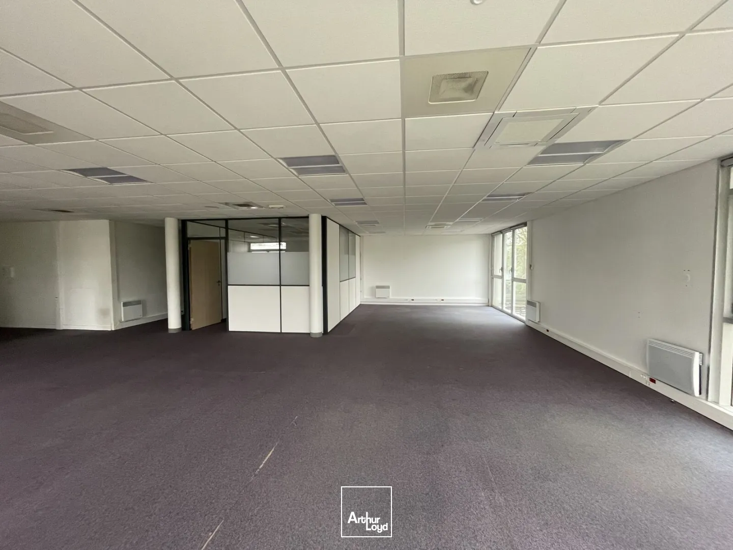 Bureaux lumineux et accessibles avec parkings à Marquette-lez-Lille - Parc du Haut-Touquet - Open space et espaces cloisonnés