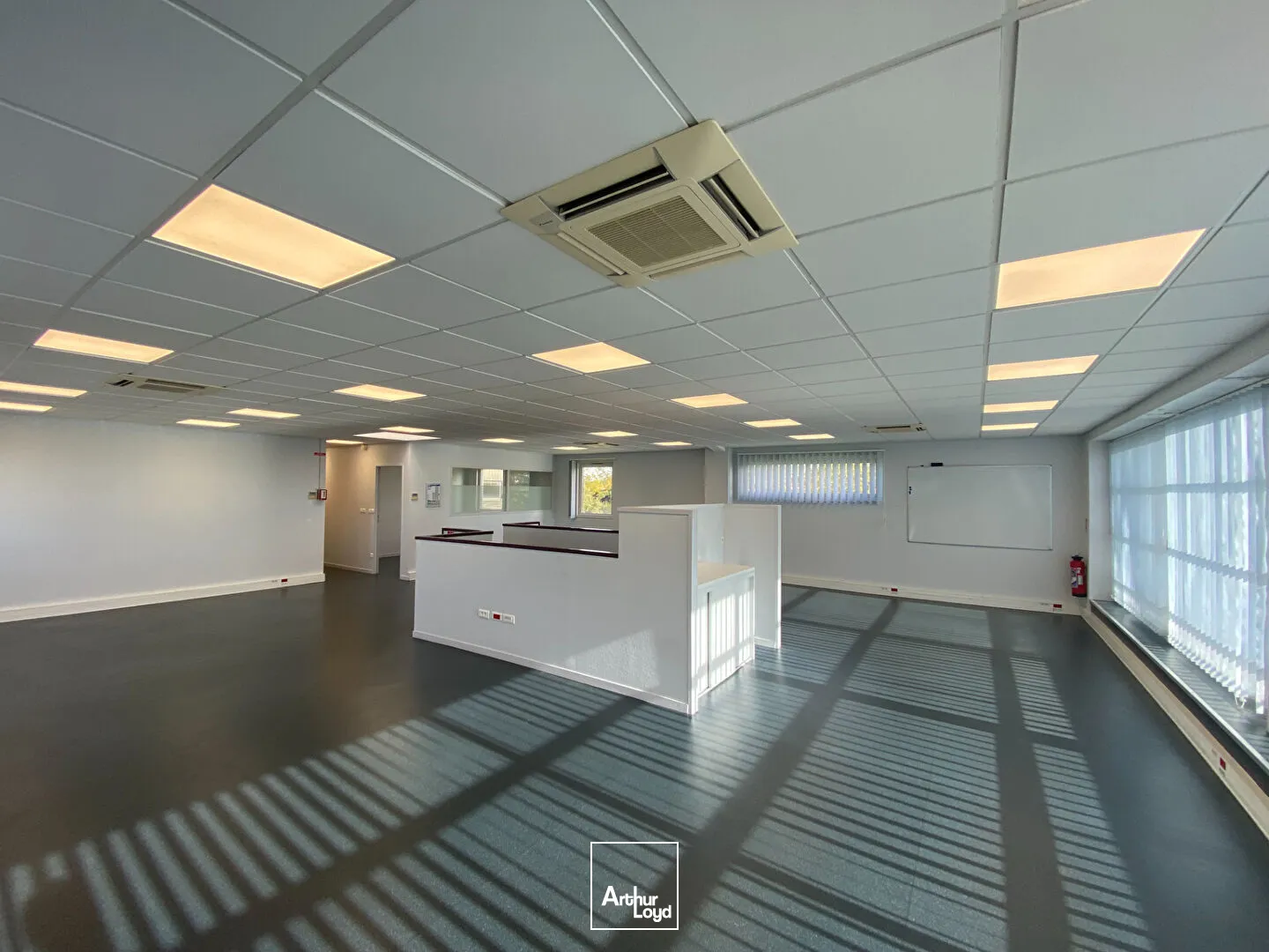 A LOUER, Bureaux Dompierre Sur Mer 315 m2 -