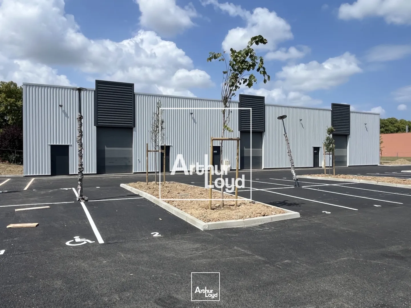 LOCAUX COMMERCIAUX NEUFS - À LOUER - SAINT JORY