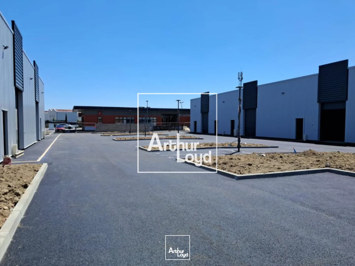 LOCAUX COMMERCIAUX NEUFS - À LOUER - SAINT JORY