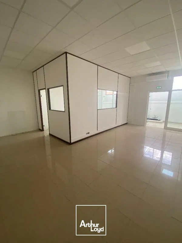 Local commercial / bureau 50 m2 au 1er étage Le Lamentin