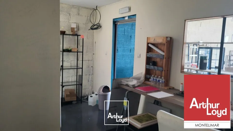 MONTÉLIMAR ZONE SUD - SUR AXE PASSANT - A LOUER LOCAL COMMERCIAL DE 95 m2