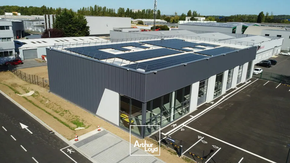 LOCAL COMMERCIAL à LOUER de 391 m²