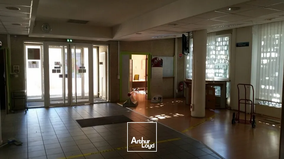 BUREAUX à LOUER de 896 m²