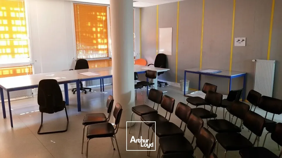 BUREAUX à LOUER de 896 m²