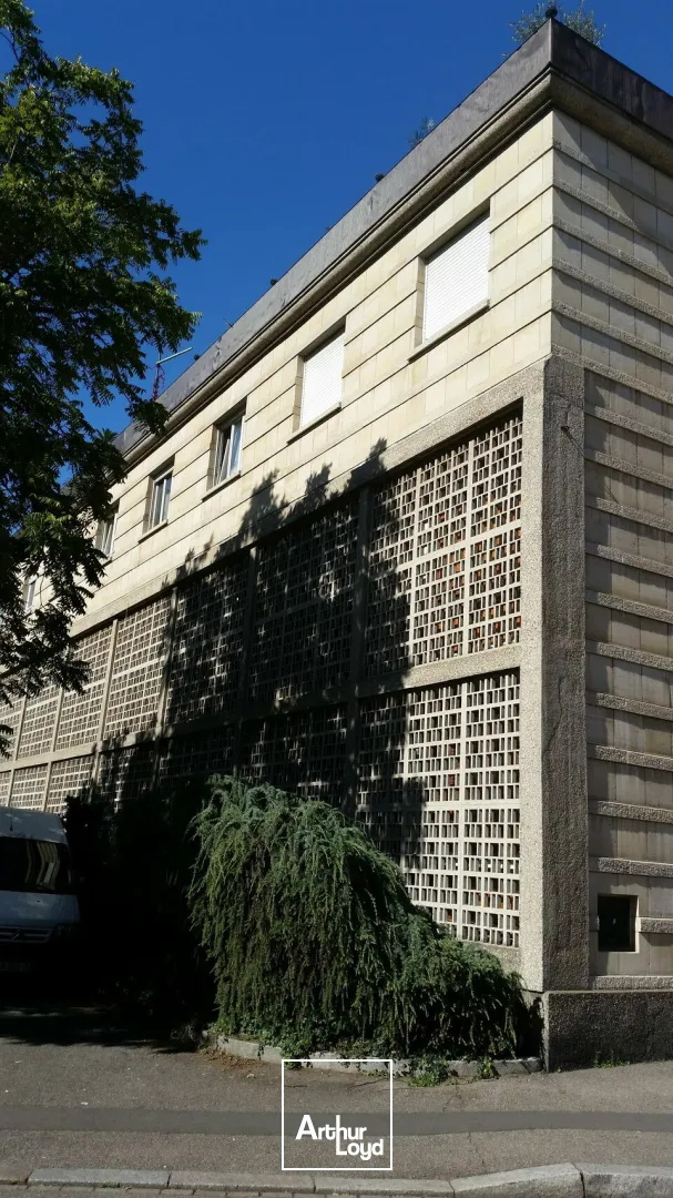 BUREAUX à LOUER de 896 m²