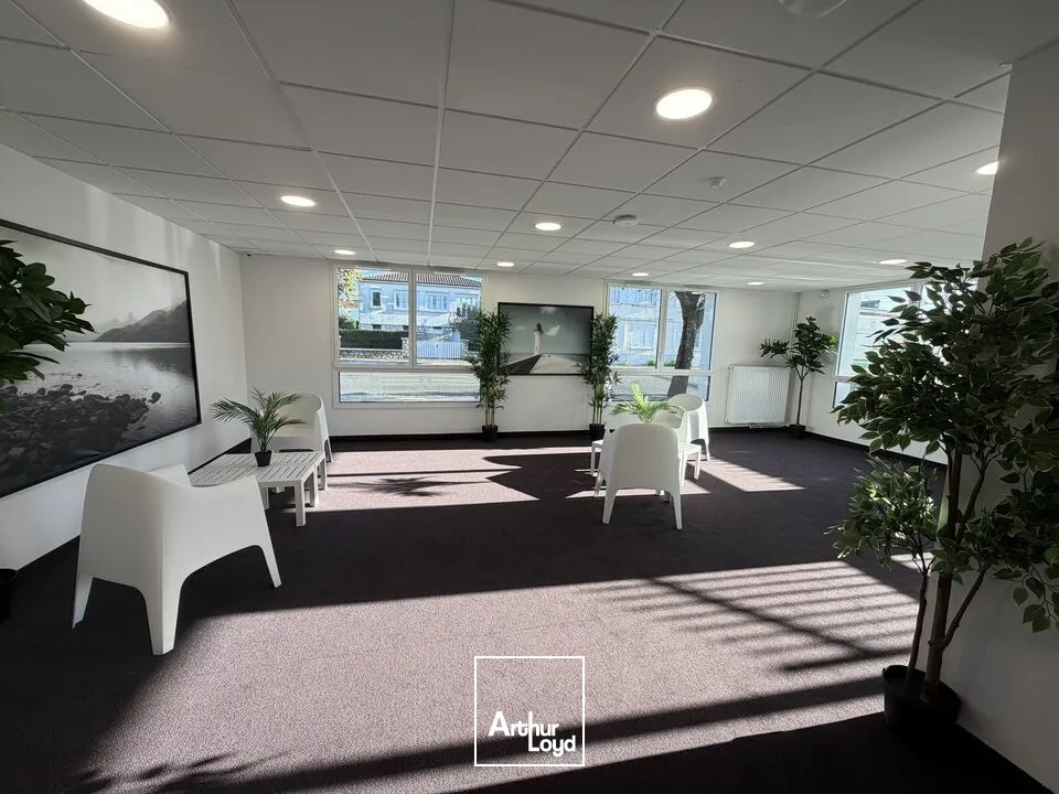 BUREAU NEUF 35 M² À LOUER DANS UN ENVIRONNEMENT CALME ET ACCESSIBLE