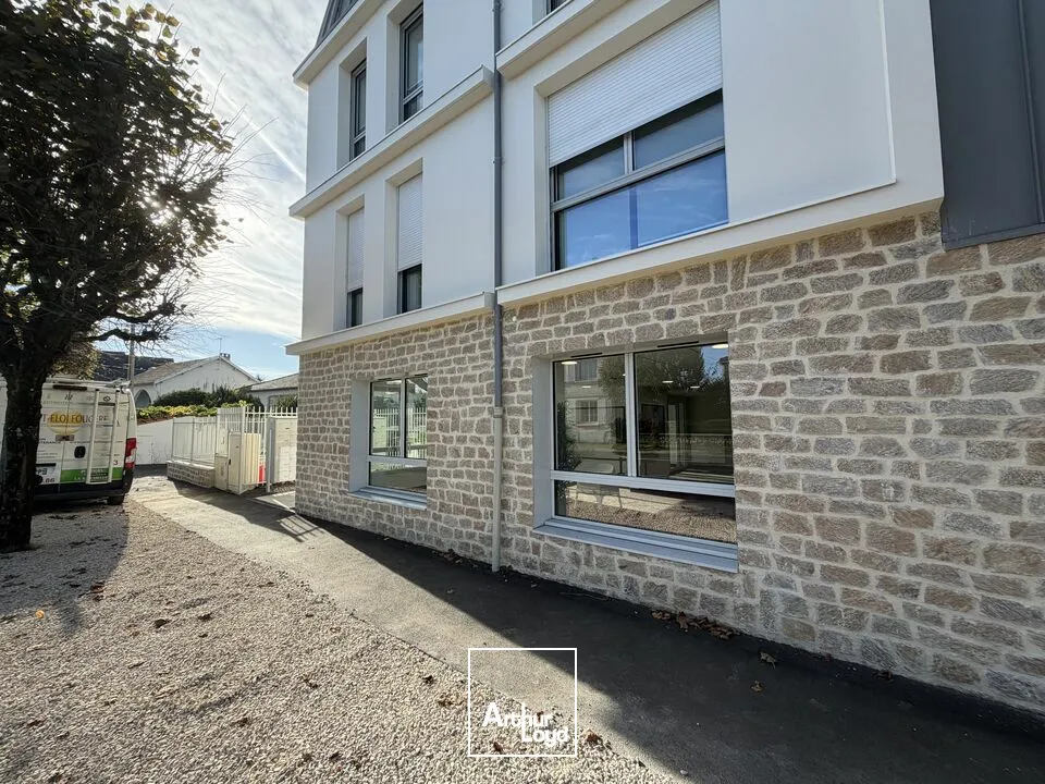 BUREAU NEUF 35 M² À LOUER DANS UN ENVIRONNEMENT CALME ET ACCESSIBLE