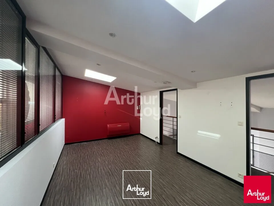 ST JACQUES DE LA LANDE - LOCAL COMMERCIAL A LOUER - 170 M²