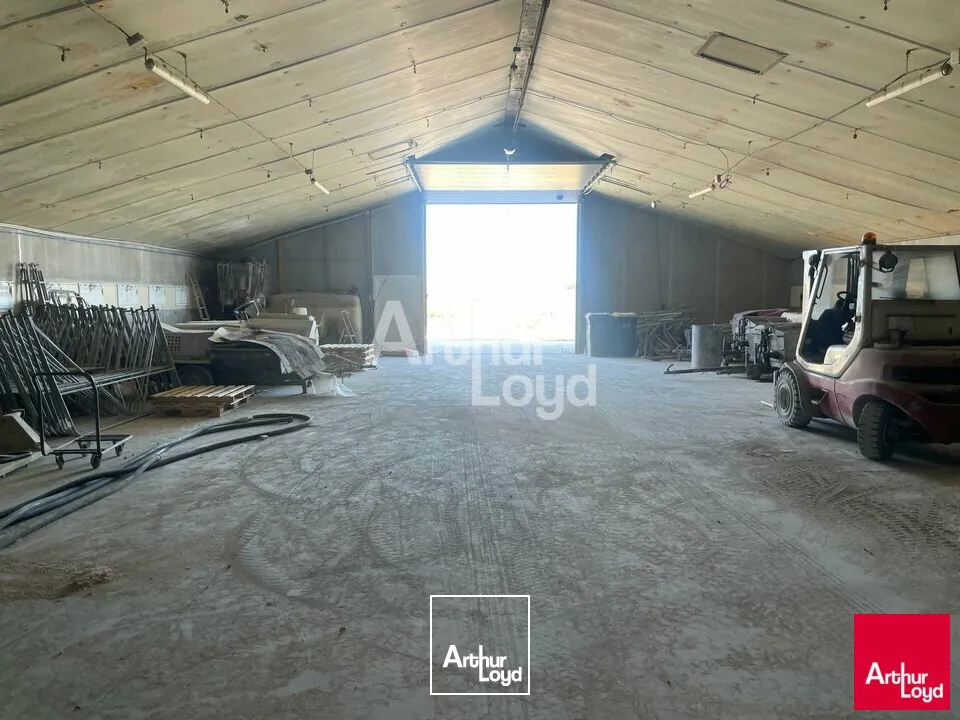 FOSSÉ - VENTE LOCAUX D'ACTIVITÉ 4 x 500 M² - IDÉAL STOCKAGE