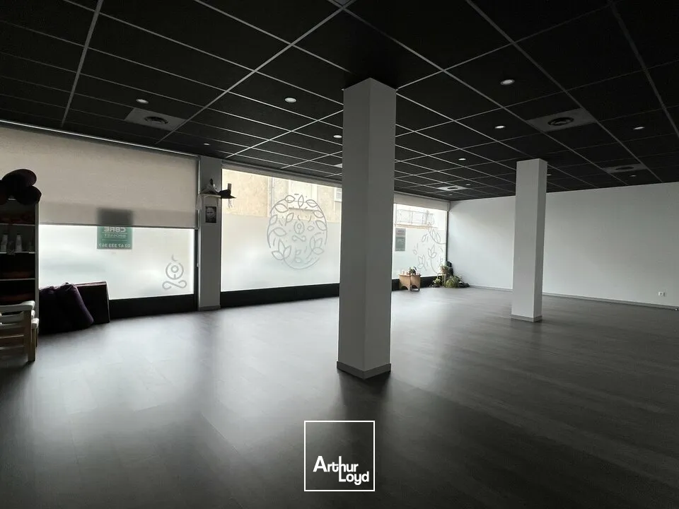 TOURS CENTRE MICHELET COMMERCE A LOUER 200 M² TRES BON ETAT ET VISIBILITE