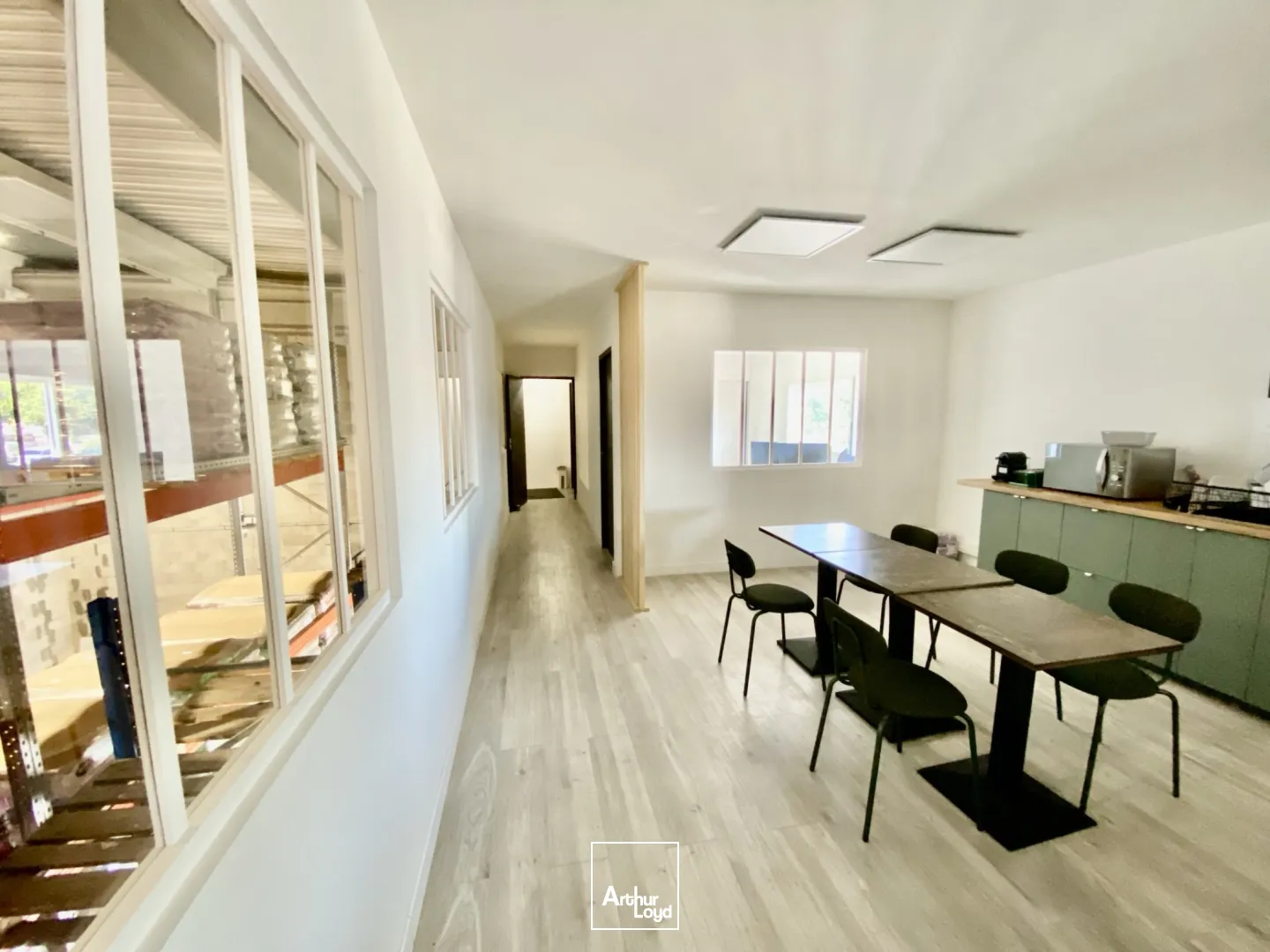 Local d'activité 314 m² à vendre Vendargues - entrepôt 8m HSP + bureaux - proche A9