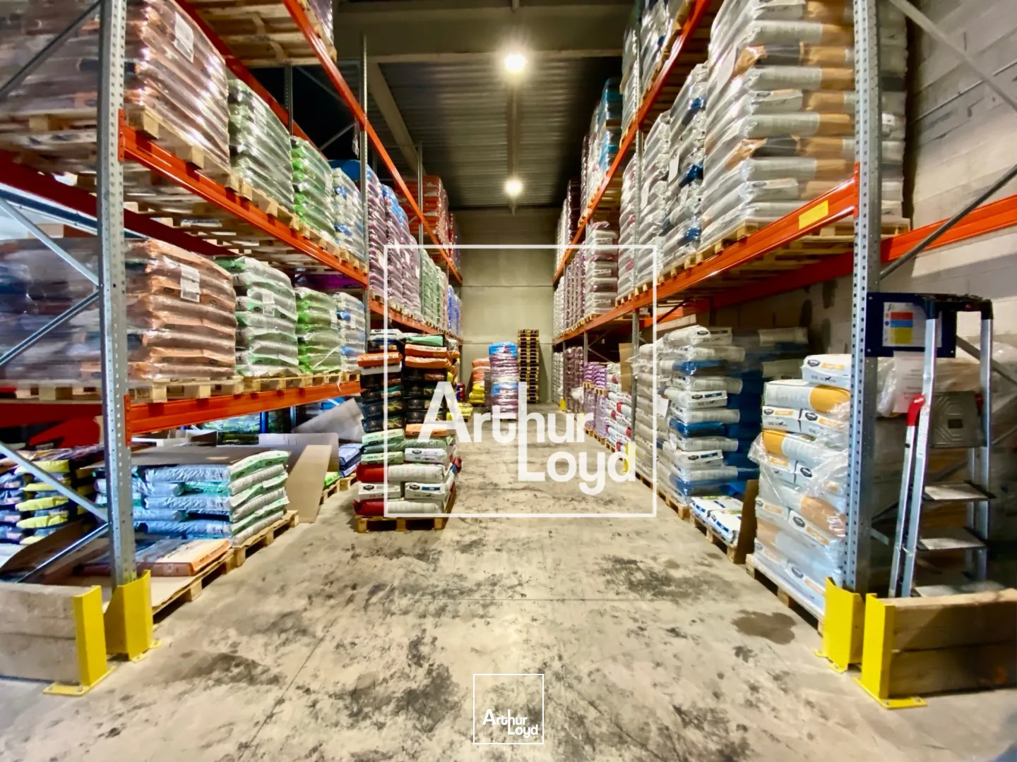 Local d'activité 314 m² à vendre Vendargues - entrepôt 8m HSP + bureaux - proche A9