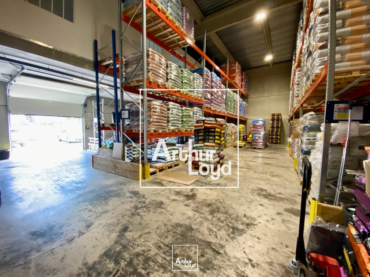 Local d'activité 314 m² à vendre Vendargues - entrepôt 8m HSP + bureaux - proche A9