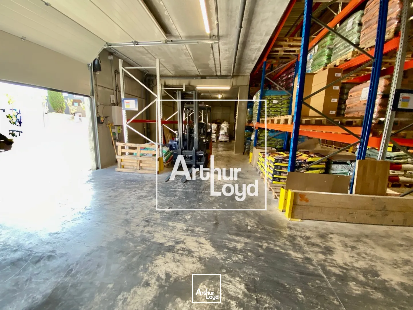 Local d'activité 314 m² à vendre Vendargues - entrepôt 8m HSP + bureaux - proche A9