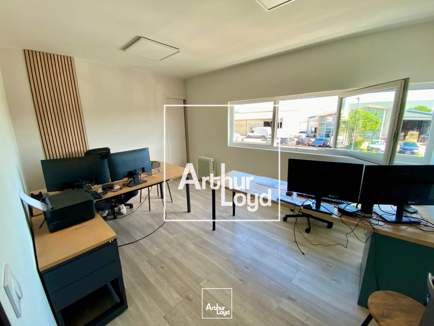 Local d'activité 314 m² à vendre Vendargues - entrepôt 8m HSP + bureaux - proche A9