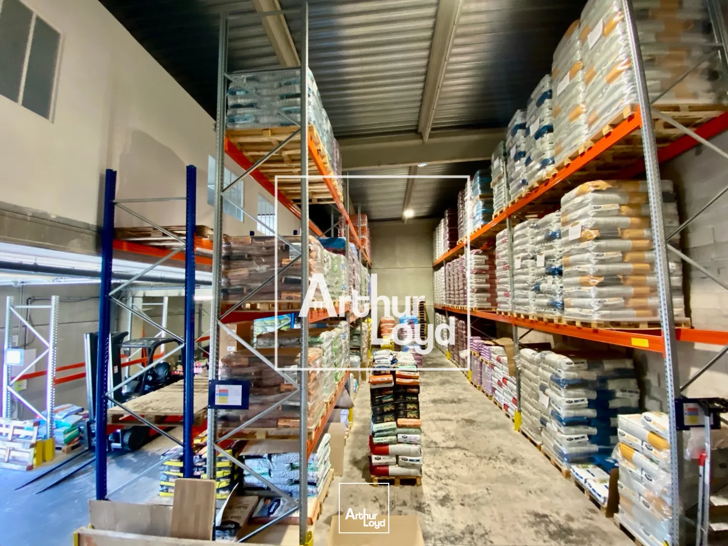 Local d'activité 314 m² à vendre Vendargues - entrepôt 8m HSP + bureaux - proche A9