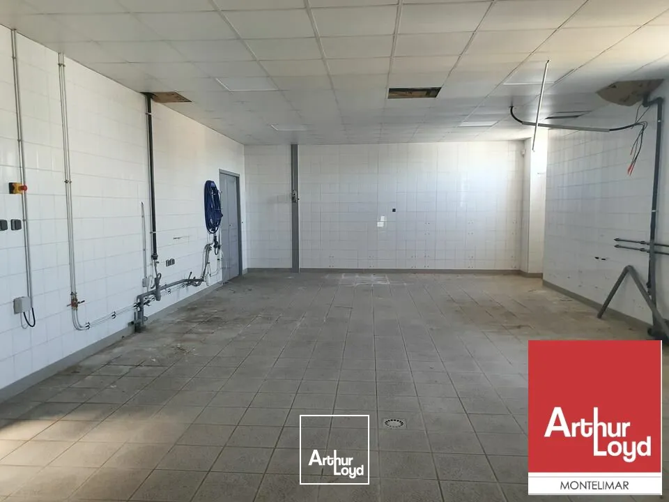 MONTELIMAR - DANS LA ZONE DU MEYROL - A VENDRE LOCAL D'ACTIVITE D'ENVIRON 470 M2 AVEC TERRAIN.