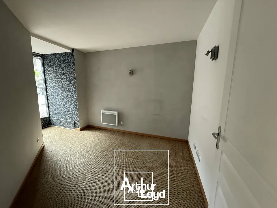 Bureau / Local professionnel 54 m²  Centre-ville de Brive-la-Gaillarde